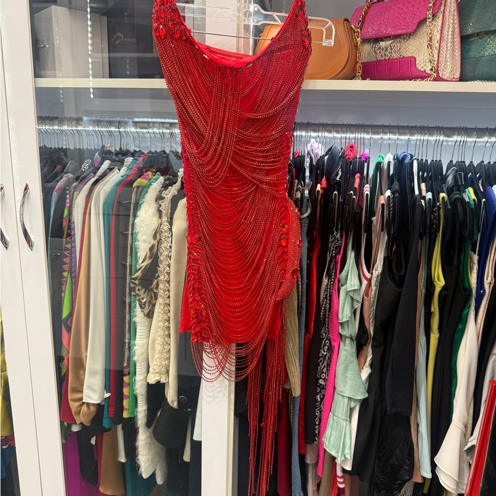 Elegant Red Off-Shoulder Dress - Picture 4 of 7